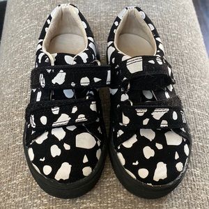 NWOT AKID Toddler Sneakers